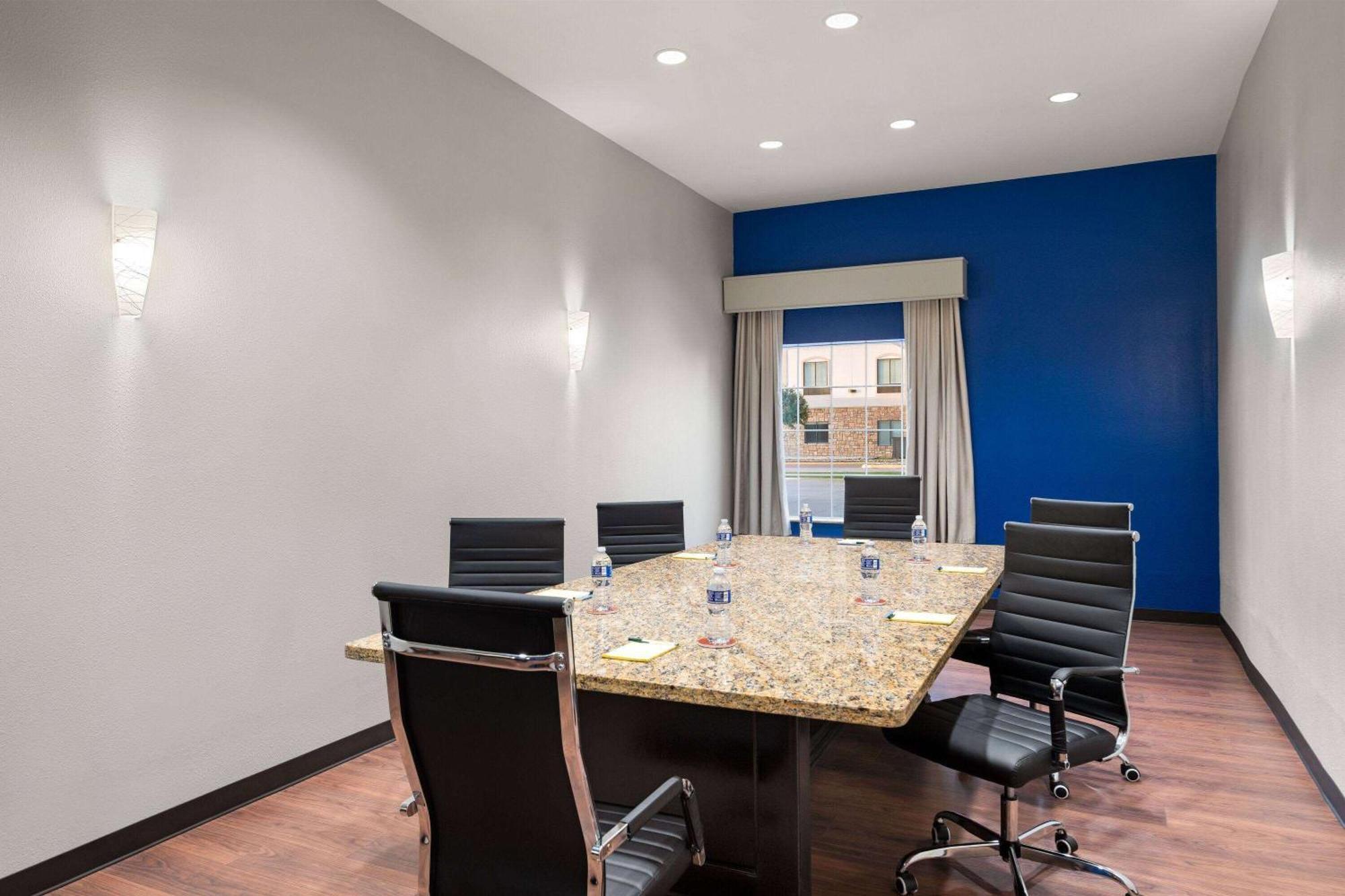 La Quinta By Wyndham Denton - University Drive Exteriér fotografie